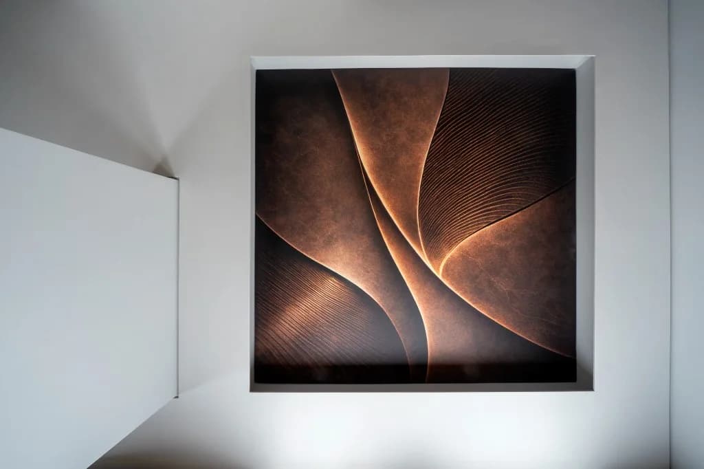 Comfort in Muted Tones – Kunstdecke