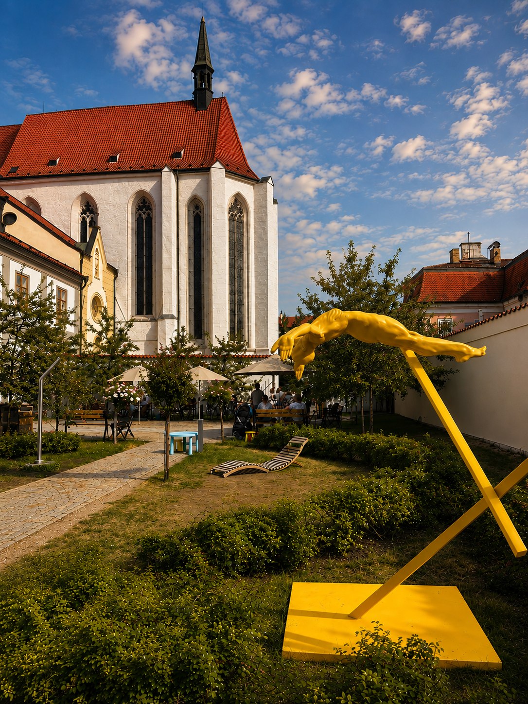 Fotografie: Dominikánský klášter a Piaristické náměstí